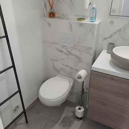 Joli 2 Pieces Apartment *